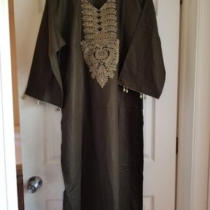 Long sleeves shirt with beautiful neckline